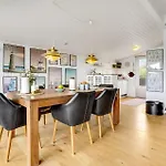 3 Bedroom Awesome In Σπίτι διακοπών *