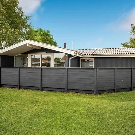 3 Bedroom Awesome In Casa vacanze Børkop